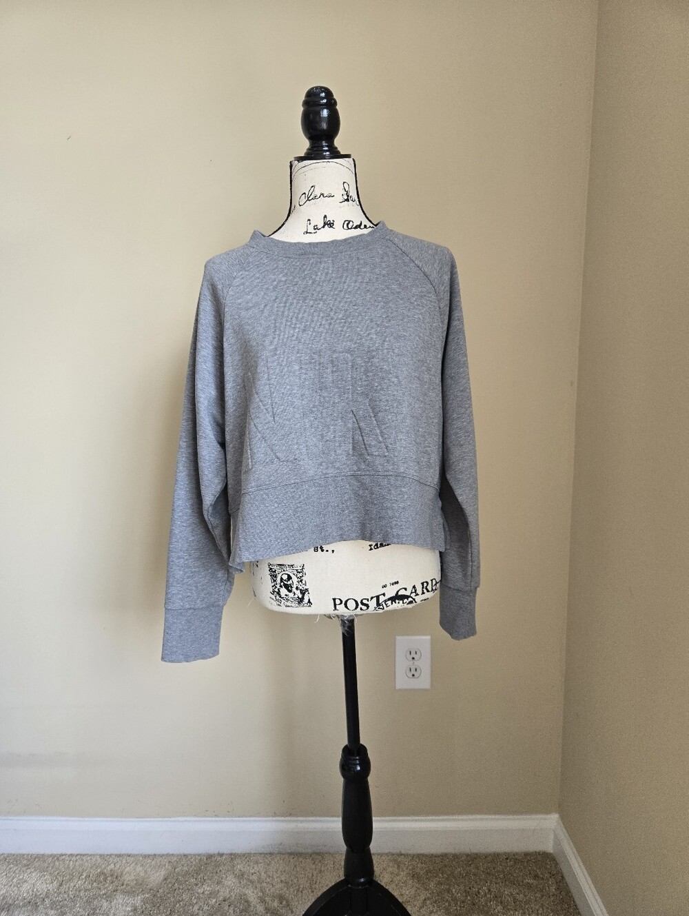 Nike Crop Sweatshirt Womens S Gray Basic Comfort